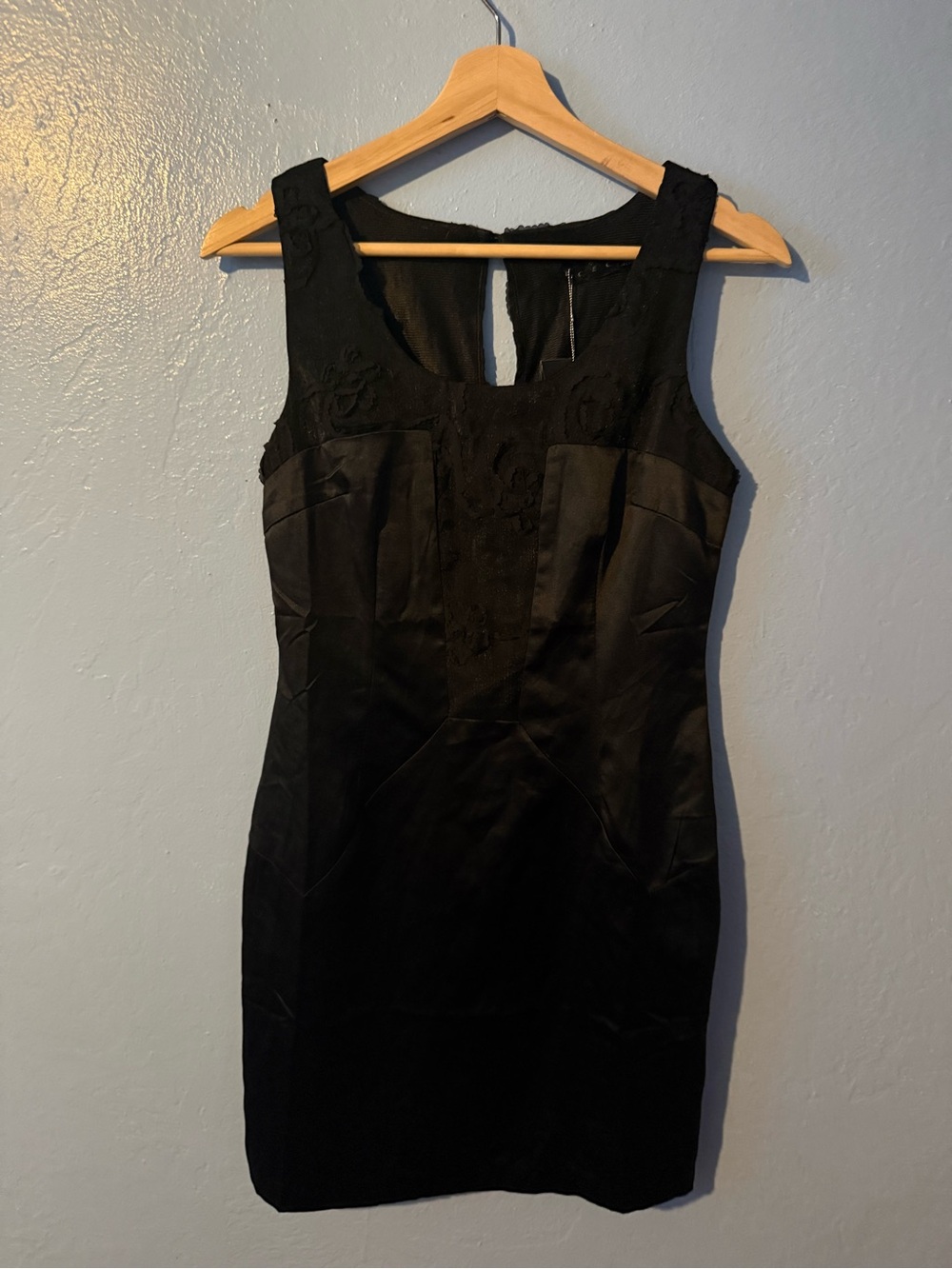 TCEC Black Sleeveless Sheath Dress
